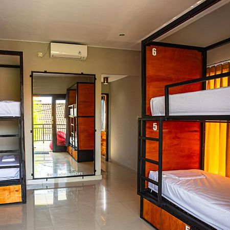 What The Duck Backpackers Canggu Exteriör bild