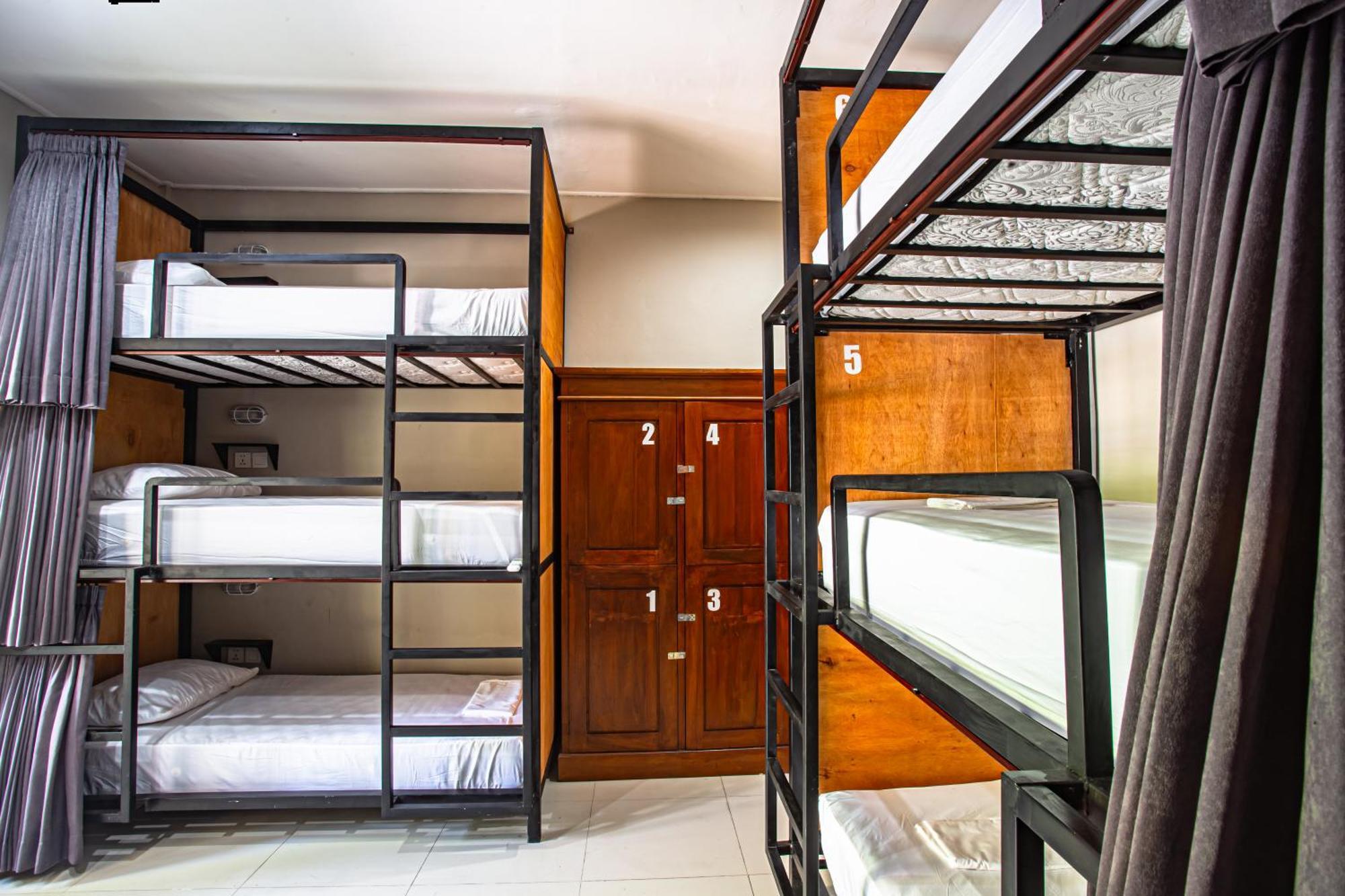 What The Duck Backpackers Canggu Exteriör bild