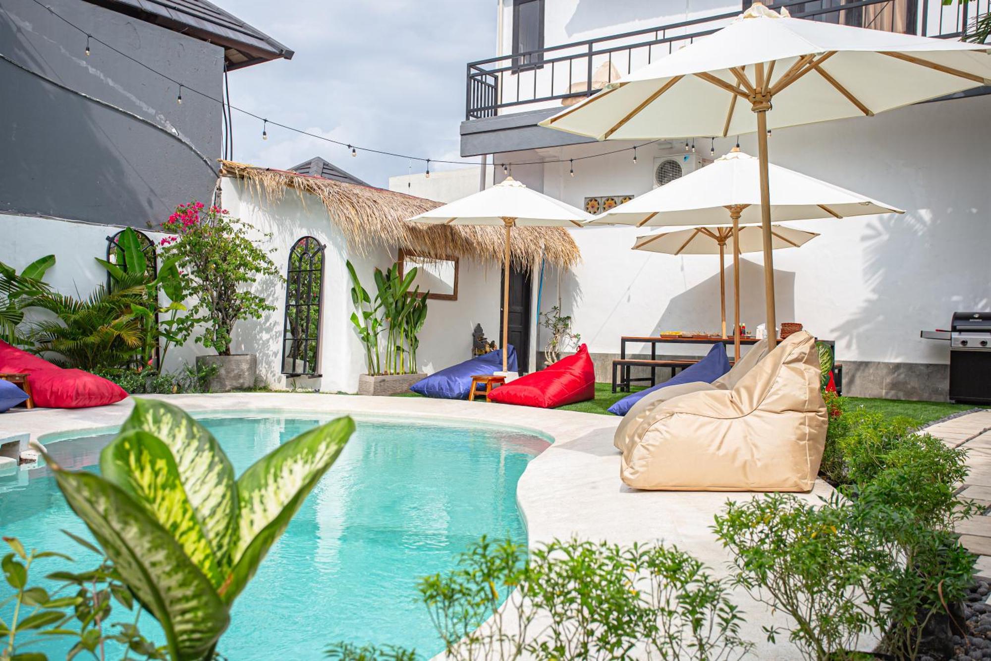What The Duck Backpackers Canggu Exteriör bild