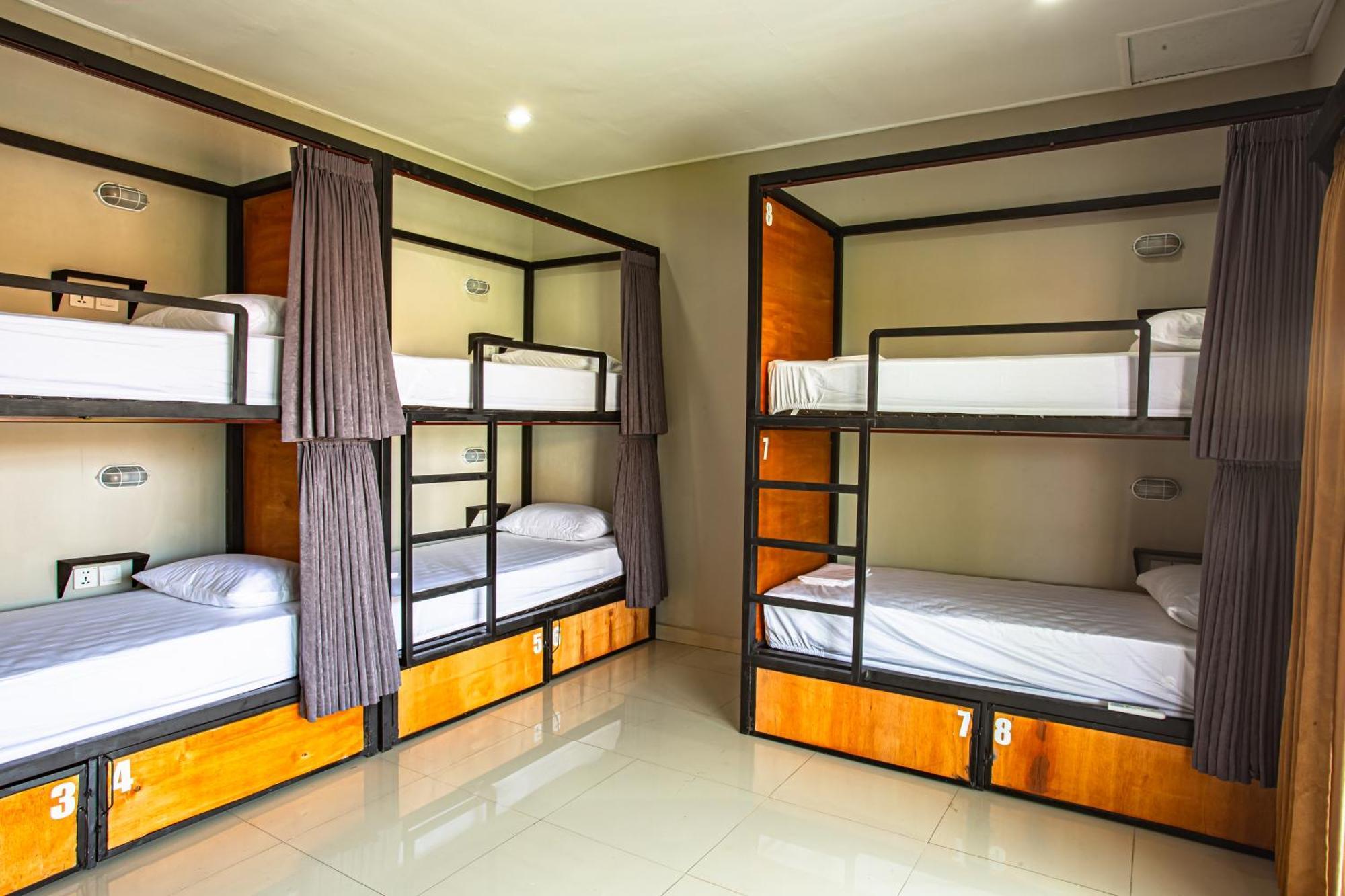 What The Duck Backpackers Canggu Exteriör bild