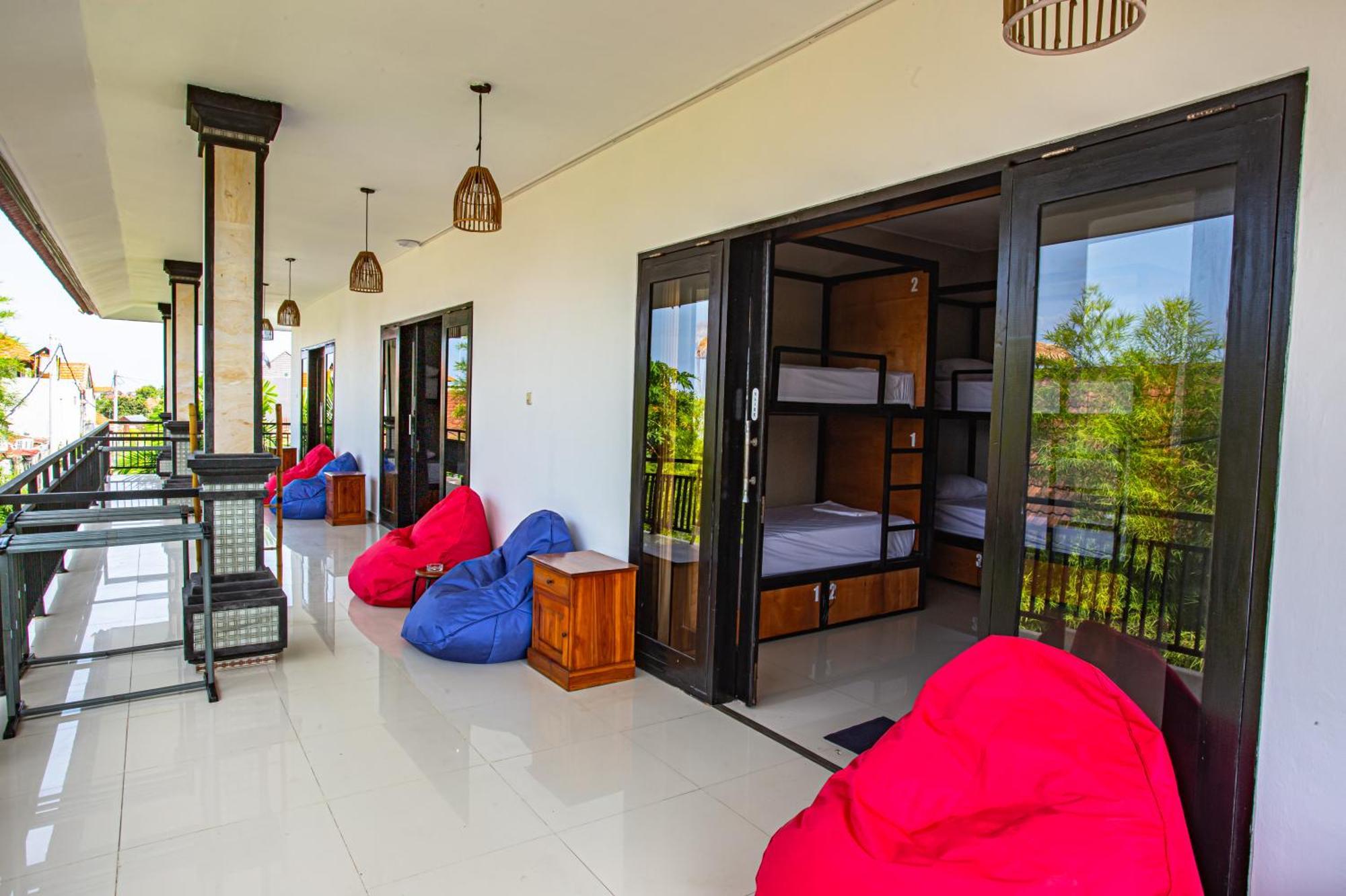 What The Duck Backpackers Canggu Exteriör bild