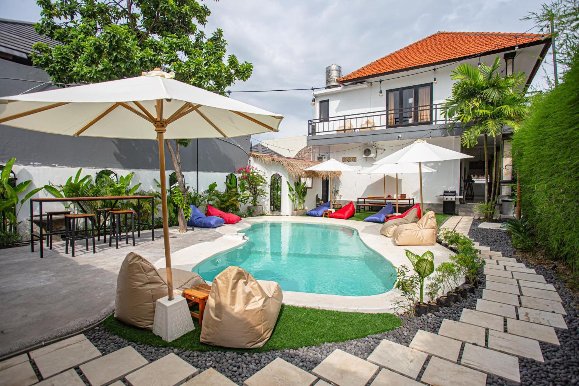 What The Duck Backpackers Canggu Exteriör bild