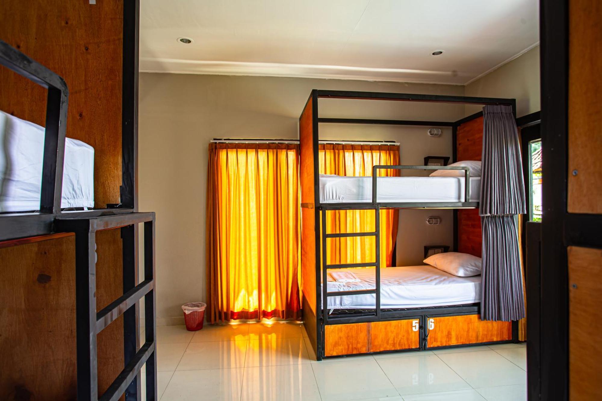 What The Duck Backpackers Canggu Exteriör bild