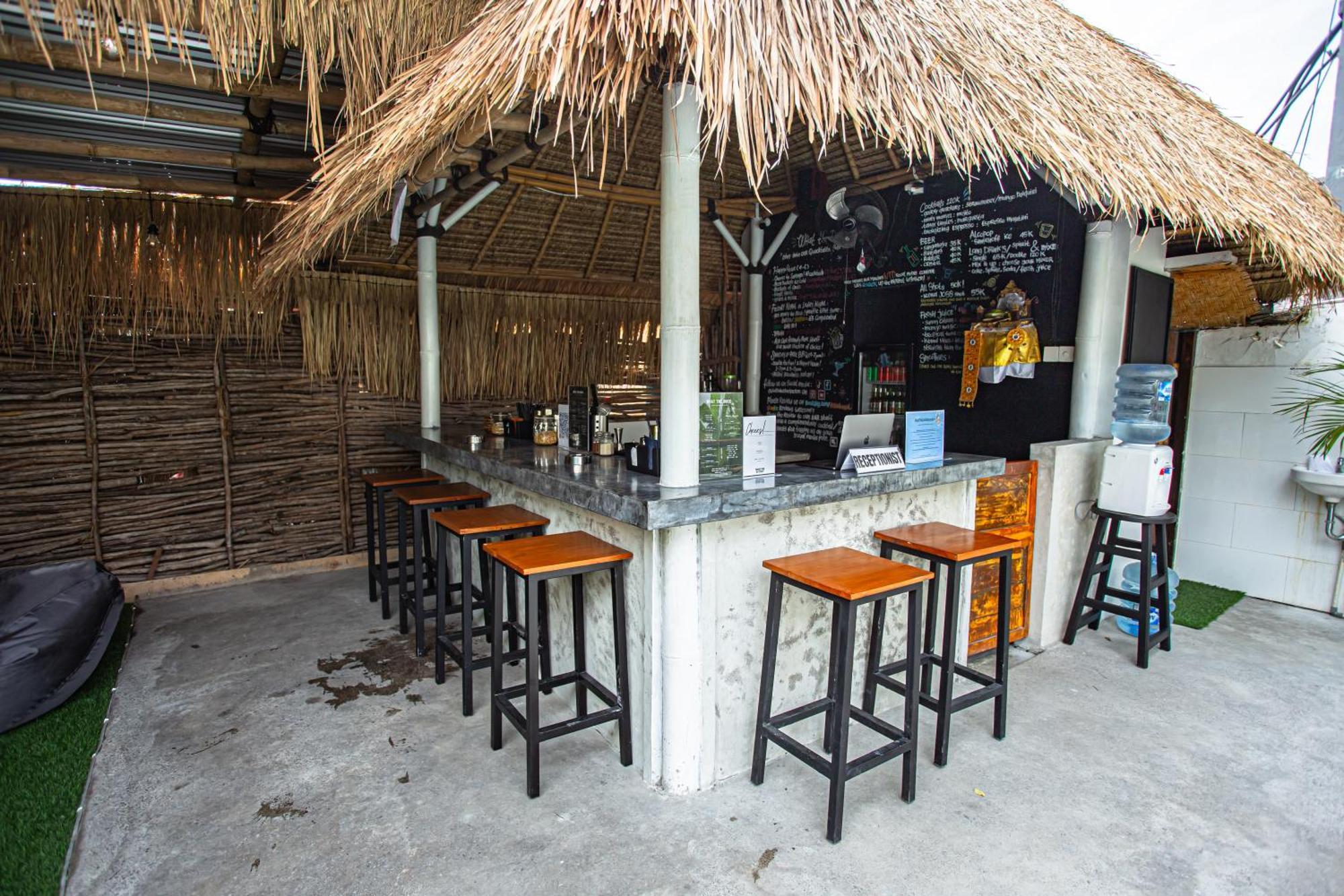 What The Duck Backpackers Canggu Exteriör bild