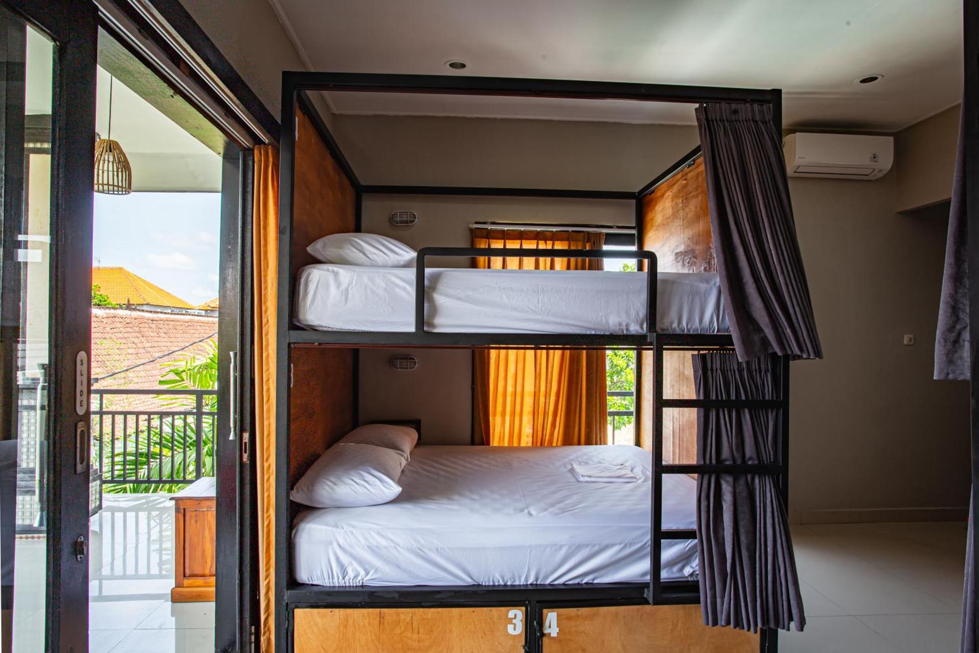 What The Duck Backpackers Canggu Exteriör bild
