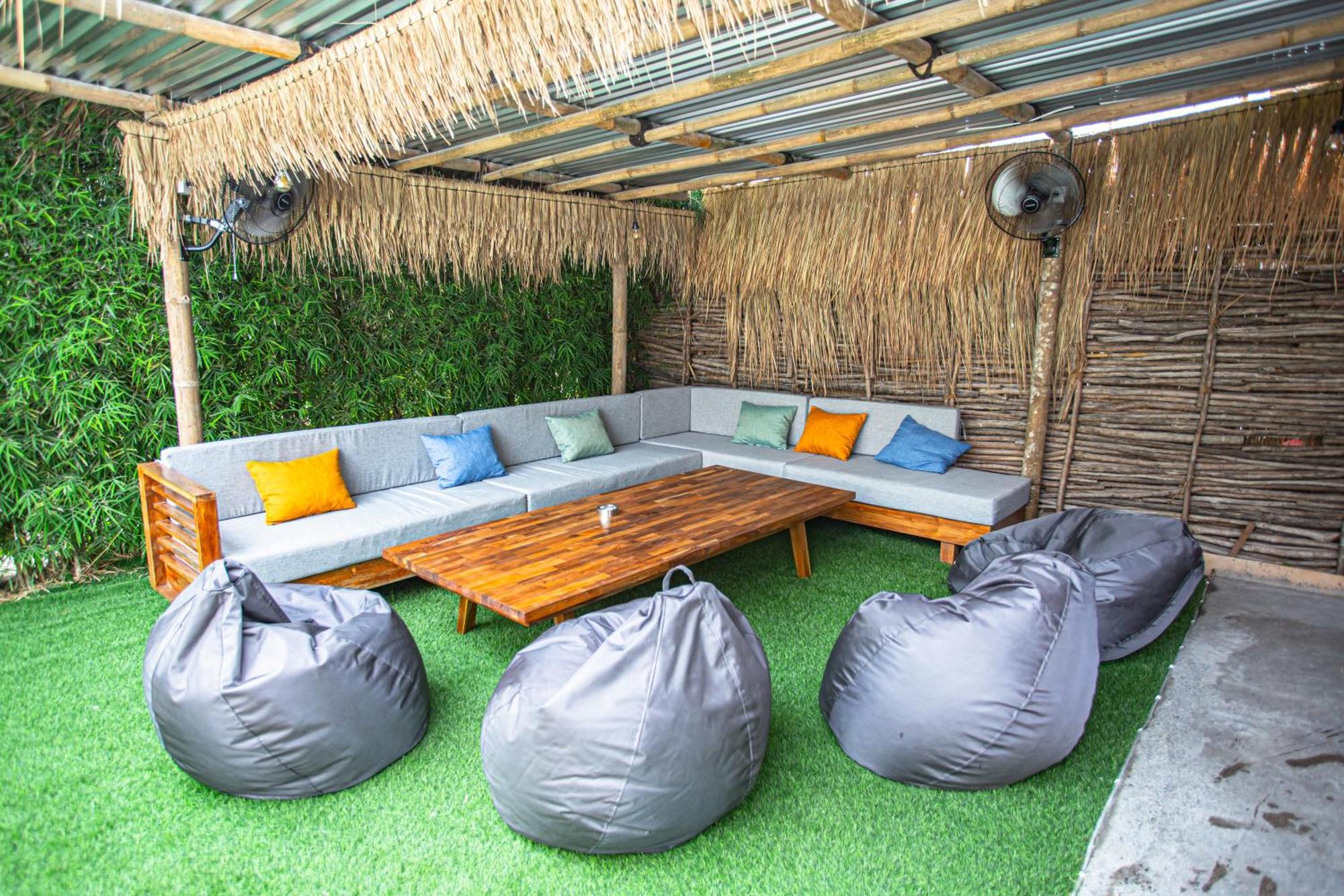 What The Duck Backpackers Canggu Exteriör bild