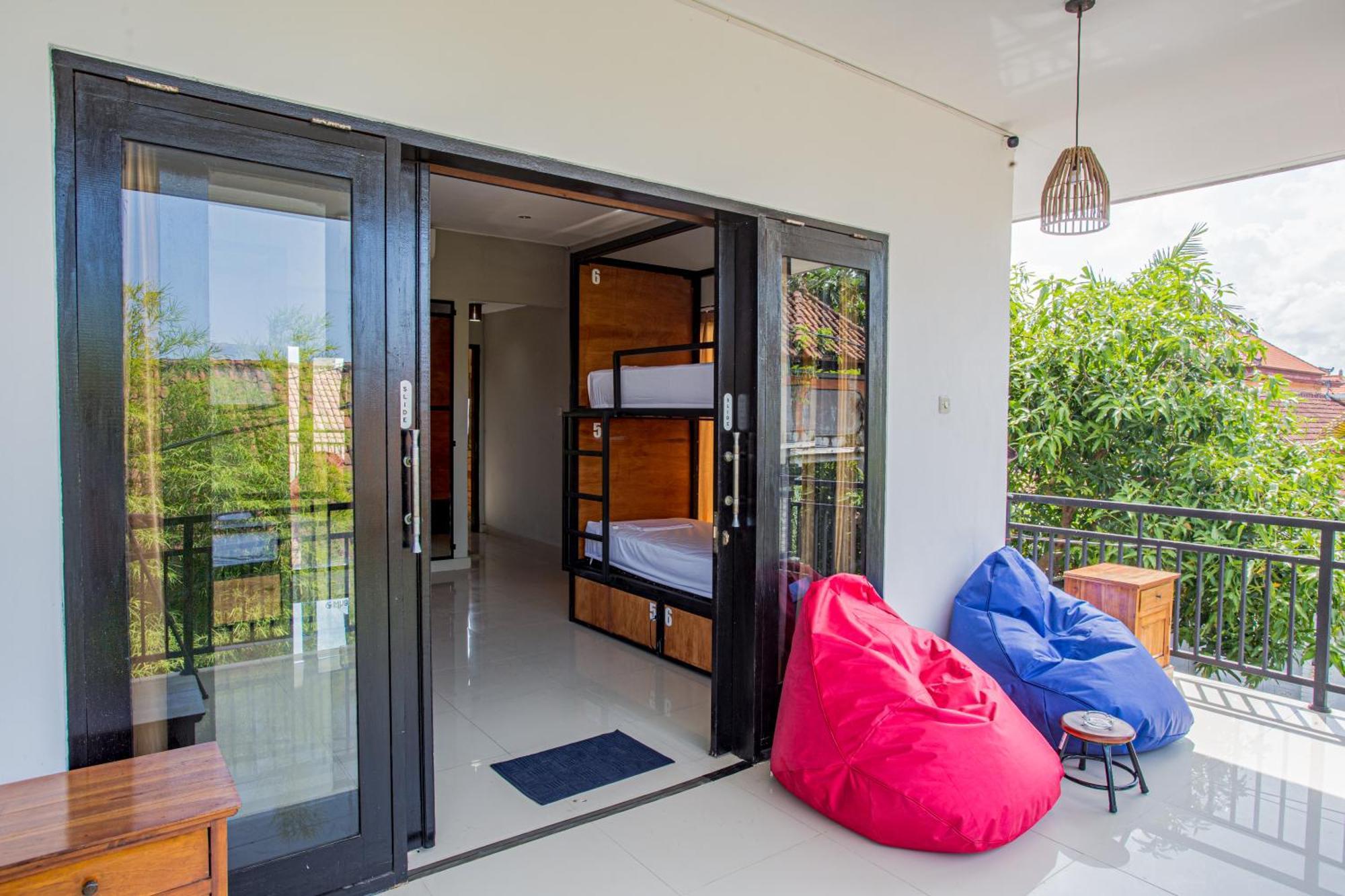 What The Duck Backpackers Canggu Exteriör bild