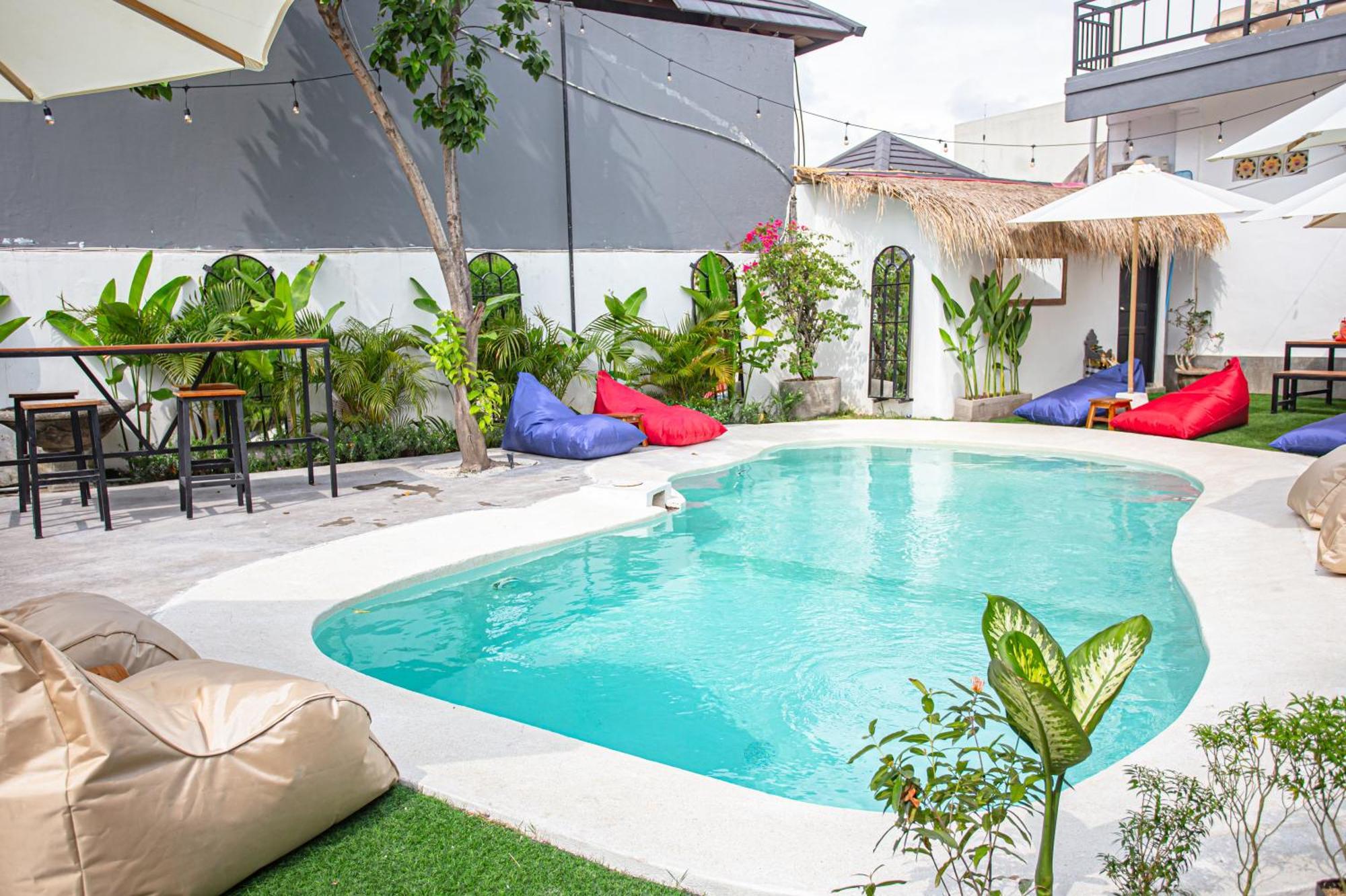 What The Duck Backpackers Canggu Exteriör bild